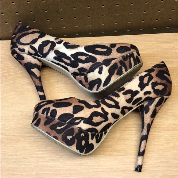 Charles Albert Leopard Print Platform Heels sz 6.5 - Picture 6 of 8